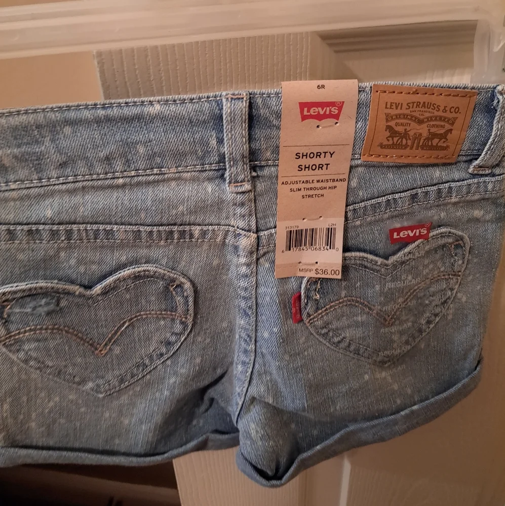 Girl's Levi's Shorty shorts NWT - Picture 5 of 5